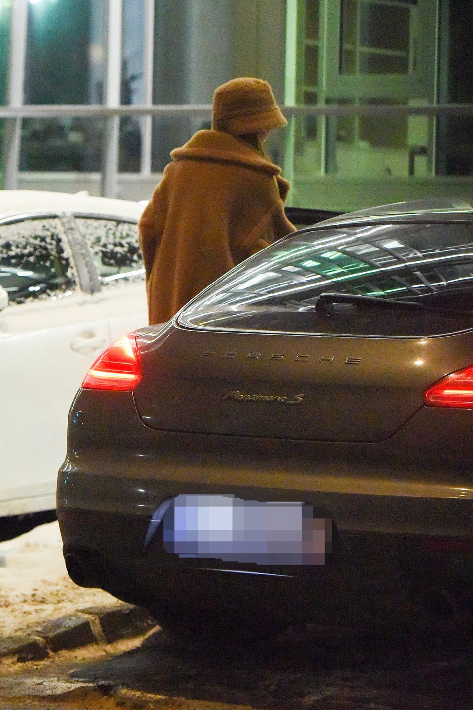 Wystylizowana Kinga Rusin robi rundkę po mieście