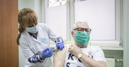 Lech Wałęsa zaszczepiony. "Zaczęło się błogie odczuwanie"