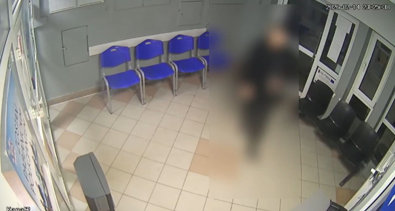 Pijany przyjechał do komendy z butelką wódki. Poprosił o zabranie uprawnień