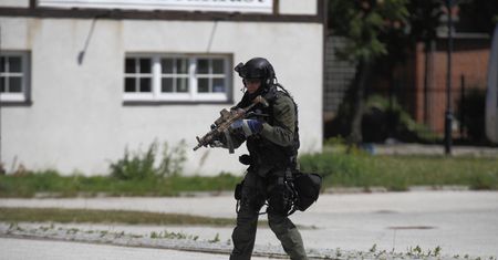 Kontrterroryści w akcji w Olsztynie. Badają motywy 49-latka