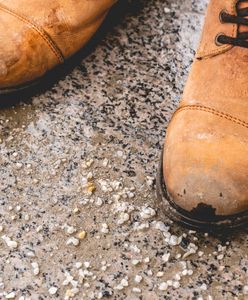 Zadbaj o buty zimą. Jak ochronić je przed solą i mrozem?