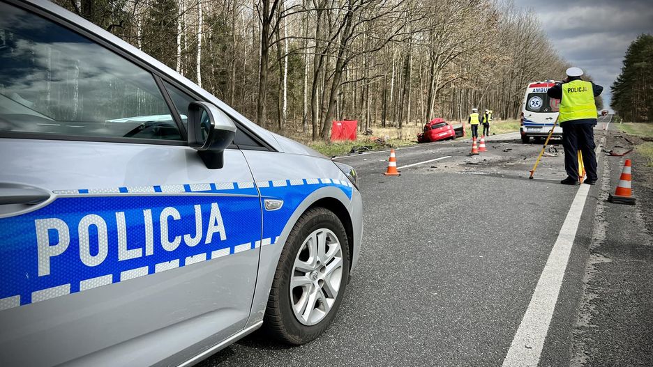 Ciężarówka zmiażdżyła samochód. Kobieta zginęła na miejscu