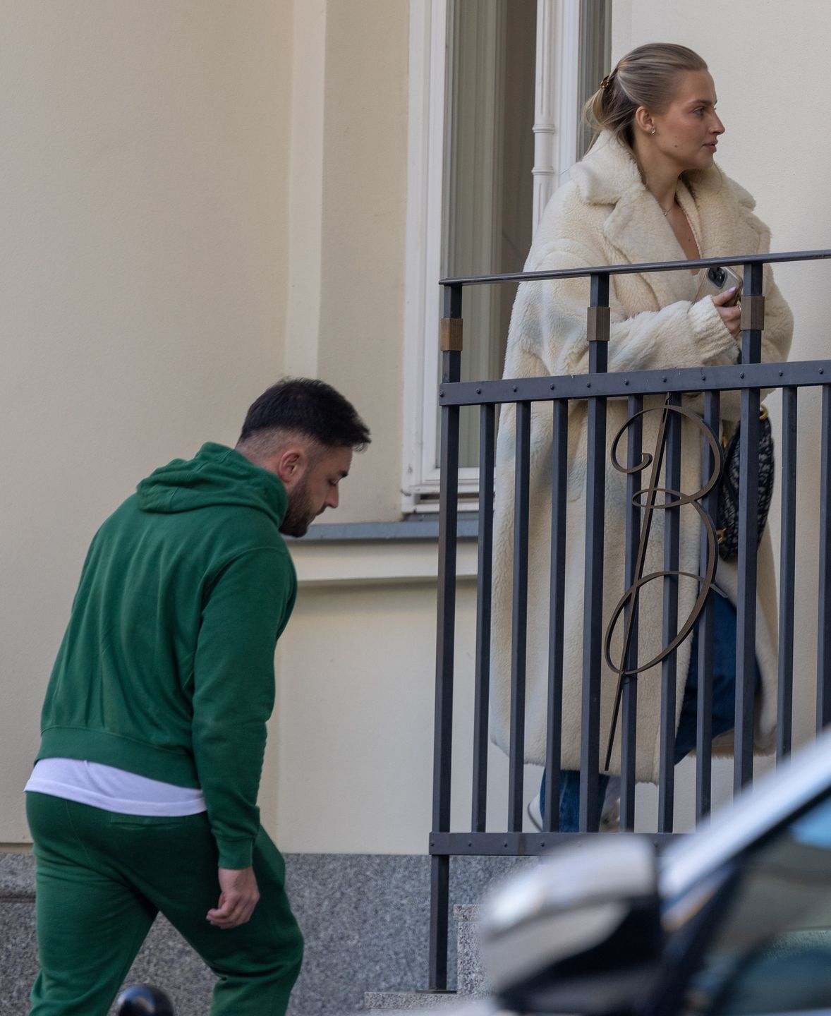 Karolina Pisarek i Roger Salla załatwiają sprawunki na mieście