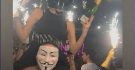 Tragiczny pożar w Szwajcarii. Wychodzą nowe fakty o "kelnerce w kasku"