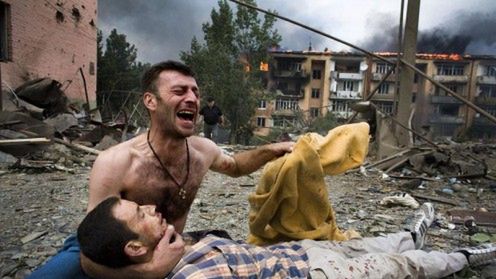 Na wojnie granicą jest ludzkie cierpienie - rozmowa z Wojciechem Grzędzińskim 1