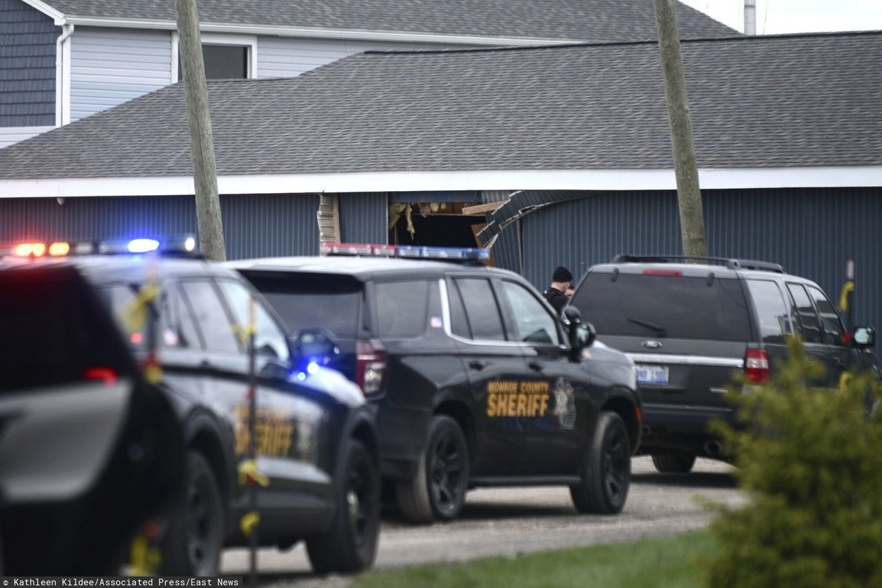 In the state of Michigan in the United States, a car drove into a crowd of participants at a birthday party for children.