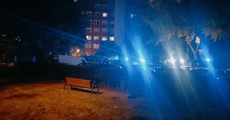Przypalona potrawa na gazie powodem nocnej interwencji strażaków, ratowników medycznych i policji