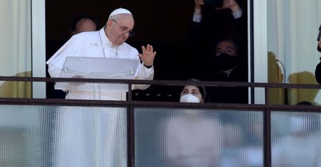 Papież Franciszek pozostanie dłużej w szpitalu. Najnowsze wieści z Watykanu