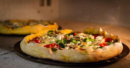 Robili pizzę. Dwóch nastolatków poważnie poparzonych