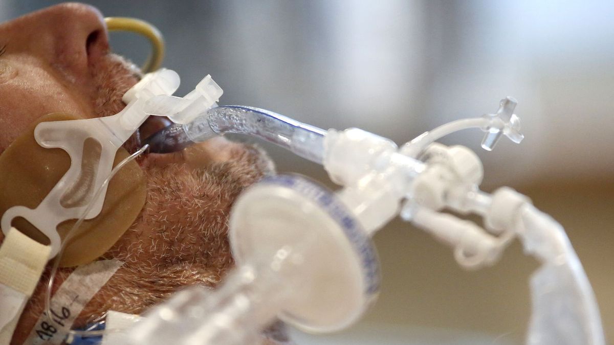 Stacja pokazała nagranie ostatnich minut życia osoby zarażonej koronawirusem.