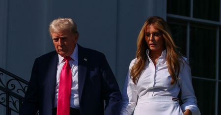 Wyszło niezgrabnie. Donald Trump chciał pocałunku. Reakcja Melanii zdumiewa