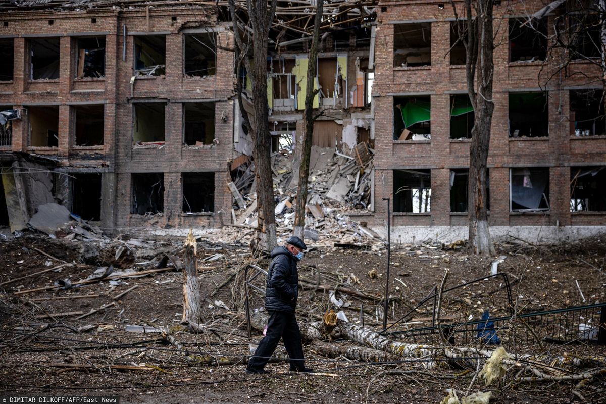 Zniszczony ostrzałem rakietowym rosyjskiej armii budynek mieszkalny w Wasylkowie niedaleko Kijowa 