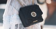 Czarna torba listonoszka. Absolutny klasyk, którego nie może zabraknąć w szafie