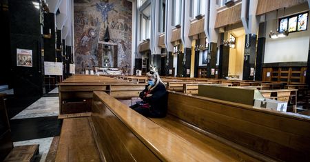 Włochy. Rząd przedłuża zakaz organizowania mszy. Księża wściekli