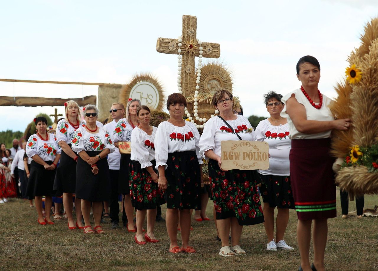 Niemce: Wspaniałe wieńce i tradycyjne smaki. Trwają dożynki gminne