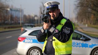 Nowe przepisy drogowe 2026. Prawo jazdy od 17 lat, surowsze kary za prędkość. Co zmieniło się od marca?