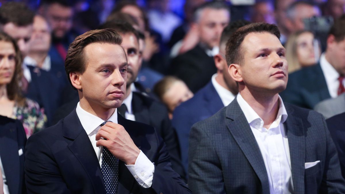 Krzysztof Bosak
Warszawa, 24.06.2023. Prezes Nowej Nadziei, wsp�przewodnicz�cy Konfederacji S�awomir Mentzen (P) oraz szef ko�a poselskiego Konfederacji Krzysztof Bosaku (L) czestnicz� w Centrum Kongresowo-Wystawienniczym Expo XXI w Warszawie, 24 bm. w konwencji politycznej Konfederacji.  (az/dw) PAP/Albert Zawada
Albert Zawada
konfederacja, konfederacji, konwencja, partii politycznej, polityczna, polityk, polityka, w Centrum Kongresowo-Wystawienniczym Expo XXI, w warszawie