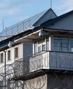 B. wicedyrektor więzienia stanie przed sądem