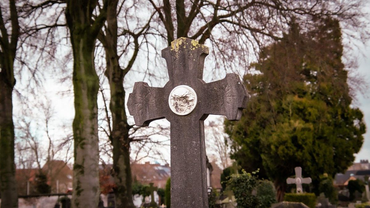 Cmentarne kwatery na internetowych aukcjach