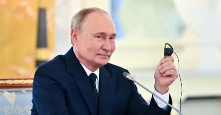 Niewielki kraj, ale ważny dla Putina. Tak pomaga omijać kluczowe sankcje