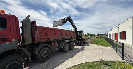 Obrowo. Trzy kolejne drogi przejdą przebudowę. Gmina podpisała umowy