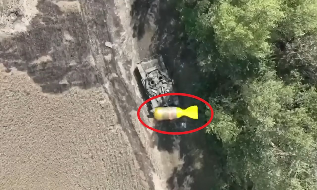 Ukraiński dron zniszczył rosyjski czołg.