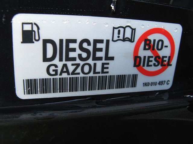 Tabliczka z informacją producenta dotyczącą tankowania biodiesla (źródło: www.flickr.com)
