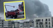Pożar hali pod Warszawą. Z daleka widać kłęby gęstego dymu