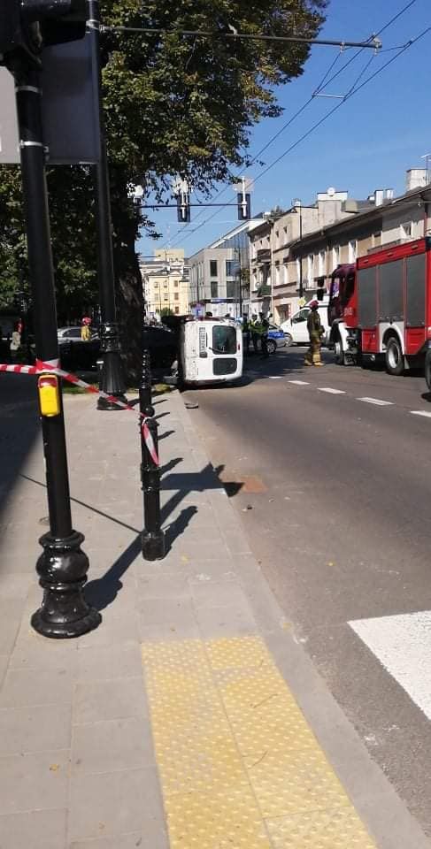 Kolizja trzech aut na skrzyżowaniu ul. Lipowej i ul. Skłodowskiej Marii-Curie