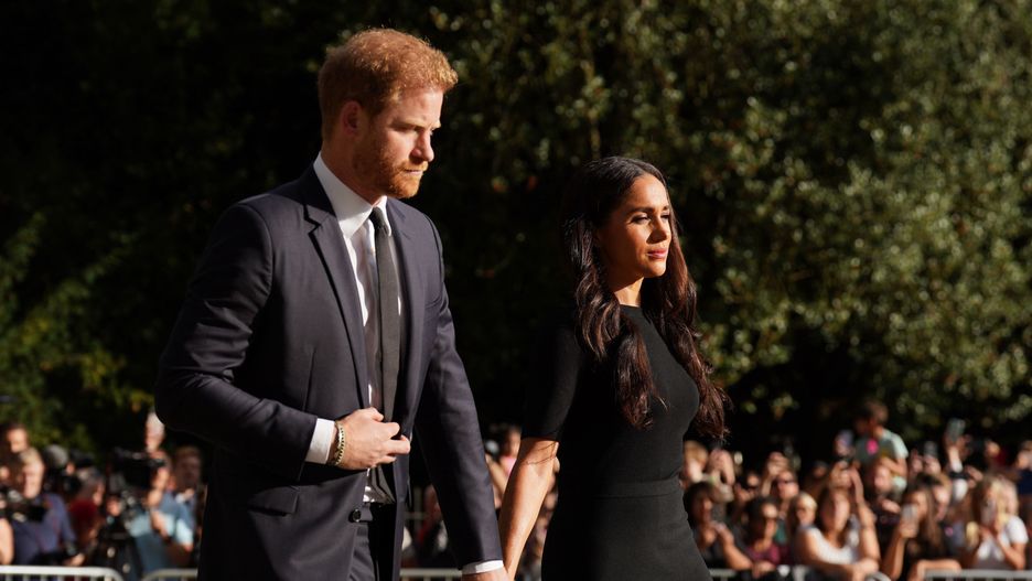 The Prince and Princess of Wales Accompanied By The Duke And Duchess Of Sussex Greet Wellwishers Outside Windsor Castle
WINDSOR, ENGLAND - SEPTEMBER 10: Meghan, Duchess of Sussex and Prince Harry, Duke of Sussex meet members of the public at Windsor Castle on September 10, 2022 in Windsor, England. Crowds have gathered and tributes left at the gates of Windsor Castle to Queen Elizabeth II, who died at Balmoral Castle on 8 September, 2022. (Photo by Kirsty O'Connor - WPA Pool/Getty Images)
WPA Pool
bestof, topix