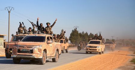 Przekroczyli granicę z Syrią. Jadą pomóc "towarzyszom"