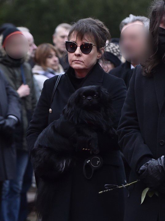 Justyna Sieńczyłło z pupilem na pogrzebie Emiliana Kamińskiego