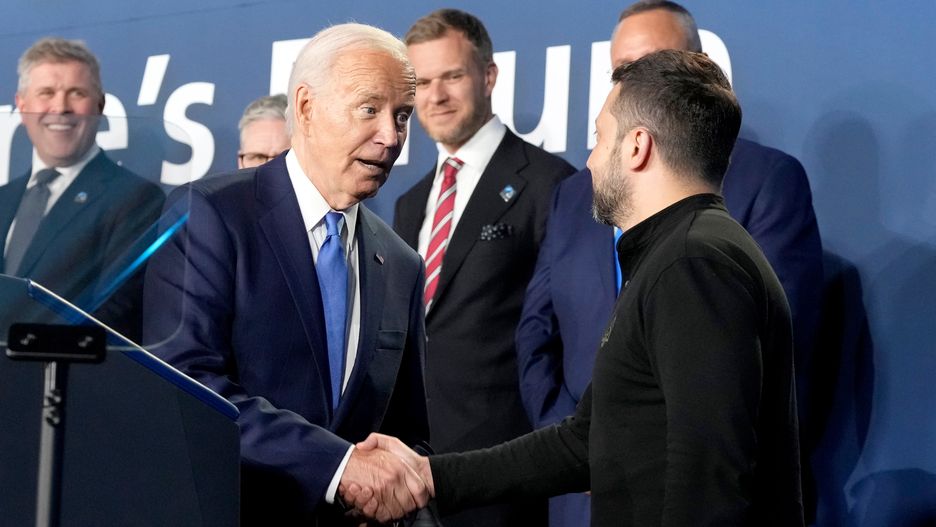 Zełenski i Biden podczas szczytu NATO 