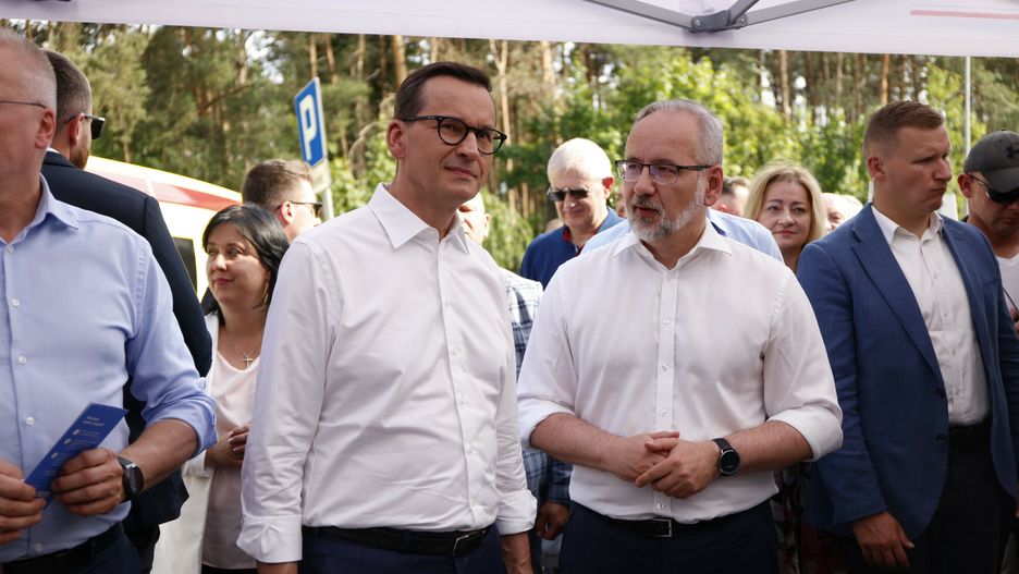 Piknik z udzia?em premiera w Wo?ominie
10.07.2023 Wolomin Wizyta premiera Mateusza Morawieckiego w Wolominie
fot Filip Naumienko/REPORTER
n/z: Mateusz Morawiecki, Adam Niedzielski
Filip Naumienko/REPORTER