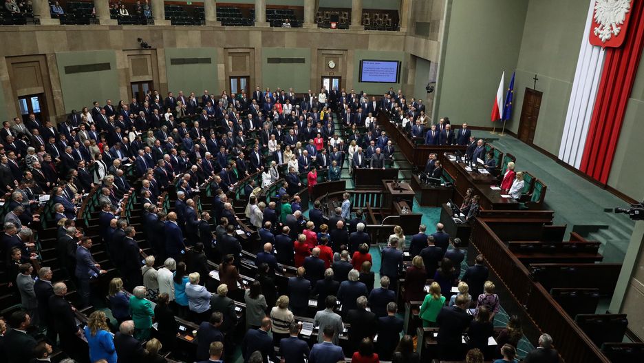 Za odrzuceniem weta Senatu nie głosowały dwie posłanki klubu PiS