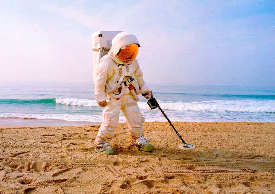 Astronauta na przymusowym urlopie (Fot. Dvice.com)
