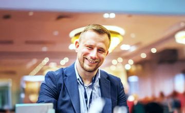 Group One stawia na AI. Wojtek Kaźmierczak pokieruje innowacjami