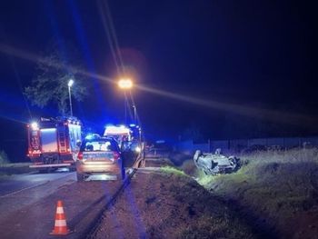Poważny wypadek w powiecie płońskim. Policja ustala, kto siedział za kierownicą