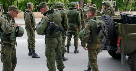 Szpiedzy patrzyli i nie wierzyli. Pijanych Rosjan interesowało tylko jedno
