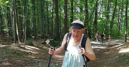 Wrocław. Pan Jan, nasz bohater. Ma 93 lata. "Chodzenie to życie"