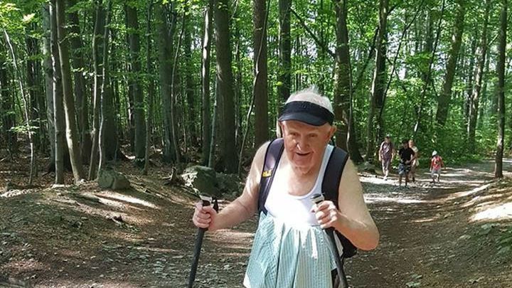 Wrocław. Pan Jan, nasz bohater. Ma 93 lata. „Chodzenie to życie”