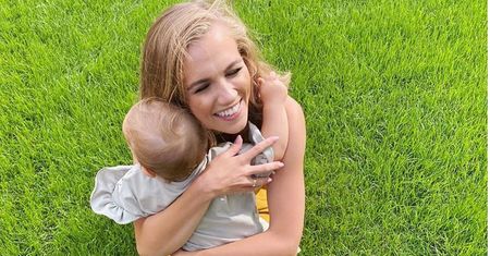 Agnieszka Kaczorowska pisze o macierzyństwie i cieszy się, że może siedzieć w domu z dzieckiem