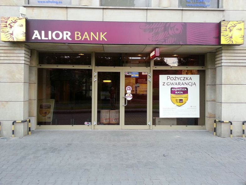 Alior Bank niemal podwaja zyski i nakręca hossę. Wiemy, jak skorzysta na decyzji RPP