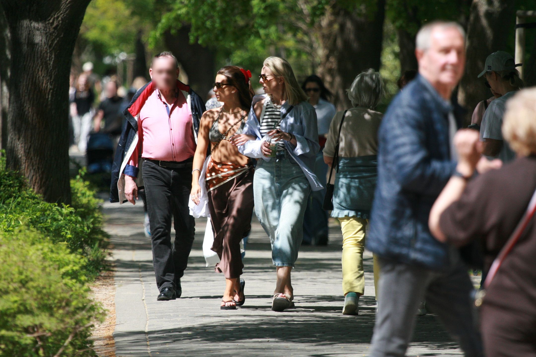 Julia Wieniawa z mamą na spacerze w Sopocie