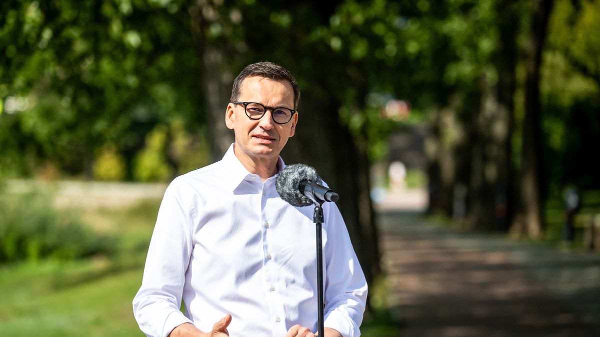 Kruszwica, 01.09.2023. Premier Mateusz Morawiecki podczas wizyty w Kruszwicy, 1 bm. (ad) PAP/Tytus Żmijewski