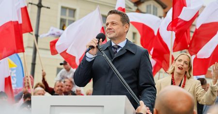 Zakpił z Trzaskowskiego. "Może startować na tłumacza"