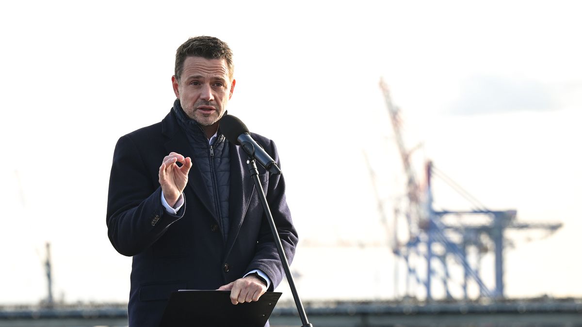 Gdańsk, 01.02.2025. Wybory Prezydenta RP 2025 - kampania. Kandydat KO w wyborach na prezydenta RP, prezydent stolicy Rafał Trzaskowski podczas briefingu prasowego, 1 bm. w Gdańsku. (ad) PAP/Adam Warżawa