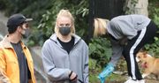 Ciężarna Sophie Turner wypełnia obowiązki odpowiedzialnej właścicielki czworonogów na spacerze z Joe Jonasem (ZDJĘCIA)
