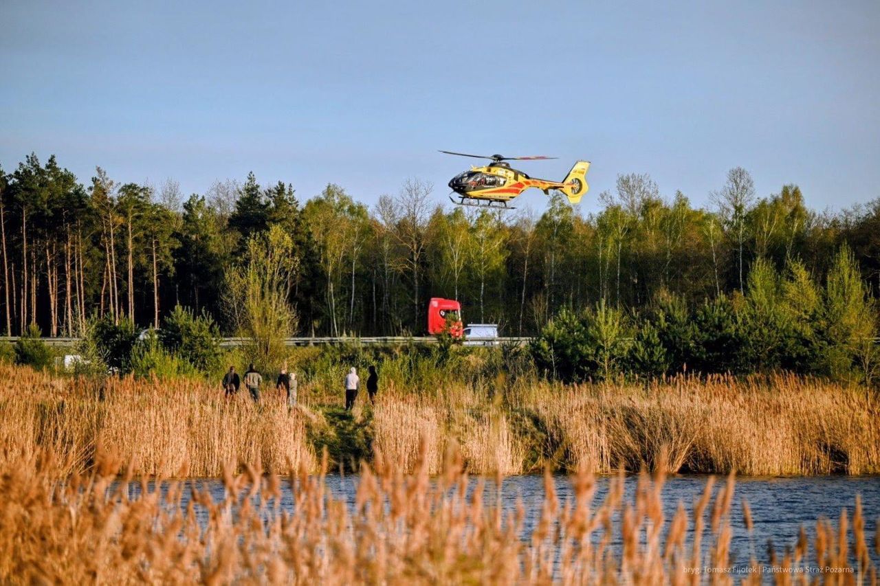 Auto wpadło do wody. Jechały nim cztery osoby. Tragiczne informacje
