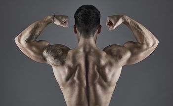 Młodzi mężczyźni przyjmują testosteron. Naukowcy biją na alarm